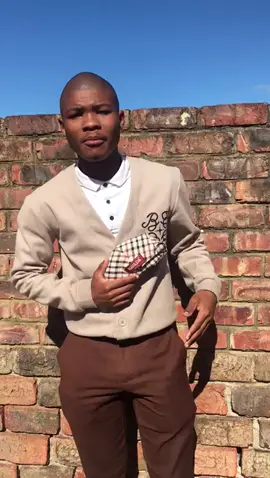 Zidwesha nani zidweshakazi ezimanz'andonga zakuthi, Nasi Isizukulwana sooDzana nooBhayi, nantsi inzalelwane yaseXhorha.Liyenene elithi ucoceko ngumntya nethunga nenene. Ndisitsho nje livakele ikhwelo lakho @Sange Nyali Bhele mntakwethu🤝🏿. Nam njengo Mxhosa ndakhumbula ikhwelo kwaXhosa lityala, ndaqon'ba mandiyitshaye isaquma, ndigawule ndiwarhuqe, ndithezel'emxebeni okwe mbovane ehlotyeni. Ndithi yingxasho nam ndingatsho Langa lokulunga, inene usenze abantu kwelikhasi lonxibelelwano singumzi kaPhalo🙏🏿🎱🦅💡🏁ndiswele amazwi aliwaka ntokabawo! Mandibulele kuMdali, ndi camagushe nakwi Dlozi🙏🏿