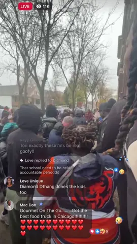 When one mama cry, we all cry!! Orville T. Bright Elementary!!! They’re currently at the school in Chicago supporting mama bear 🥺🥺!! #chicago #fyp #viralvideo #trending #fypシ゚viral 