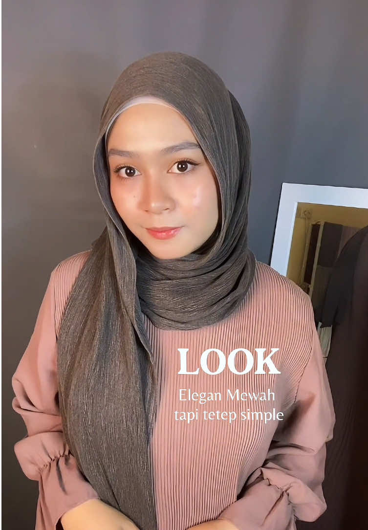 Trend hijab lebaran 2026 new pashmina viscose texture ini cantik banget terlihat elegan mewah tapi tetep kelihatan simple #pashminaviscose #pashmina #trendpashmina 