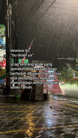mau sehebat apapun kamu diluar sana, kamu tetap butuh doa mama #mama #dewasa #hujan #malam #fyp 