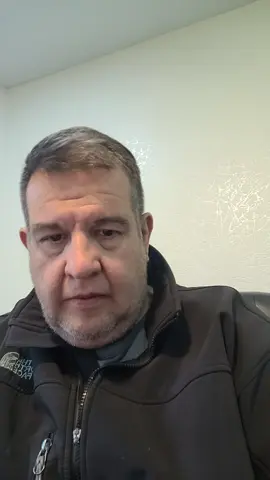 1. No intervención militar (continuar presión política y sanciones + campaña diplomática) 2. Operaciones encubiertas y apoyo clandestino a la oposición (covert action, despliegue de inteligencia y operaciones especiales limitadas) 3. Operaciones de interdicción marítima y bloqueo naval limitado (control de rutas de narcotráfico / 