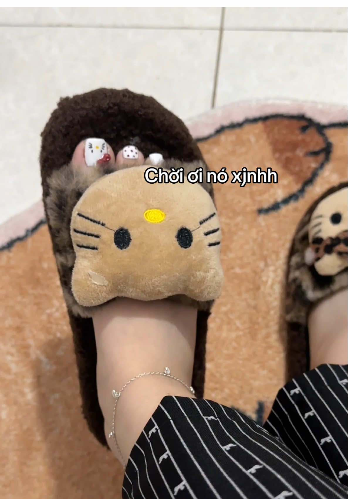 Đi vào tôn da chân lắm lun siu ưng #xh #hellokitty #depxinh #dephellokitty #giaydepxinh 