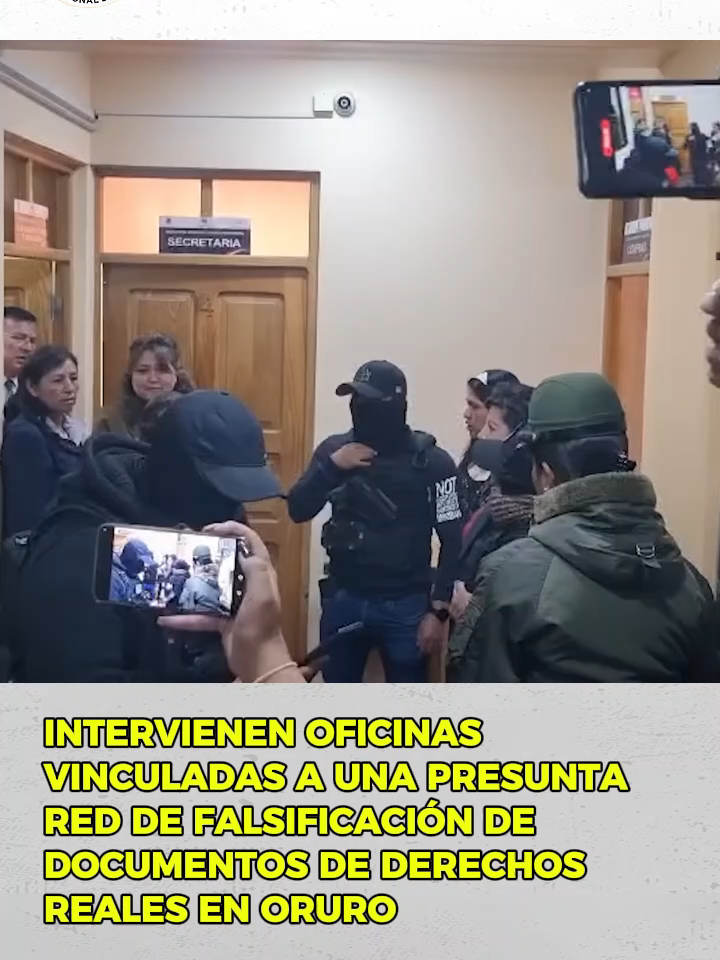 El DACI y la Fiscalía realizaron un operativo en oficinas aparentemente relacionadas con una red de falsificadores de documentos de Derechos Reales en Oruro. La intervención dejó tres personas detenidas y una arrestada, mientras continúa la investigación. 🚨📄⚖️ #Oruro #DACI #Fiscalía #Seguridad #Investigación #DerechosReales #RedPatriaNueva