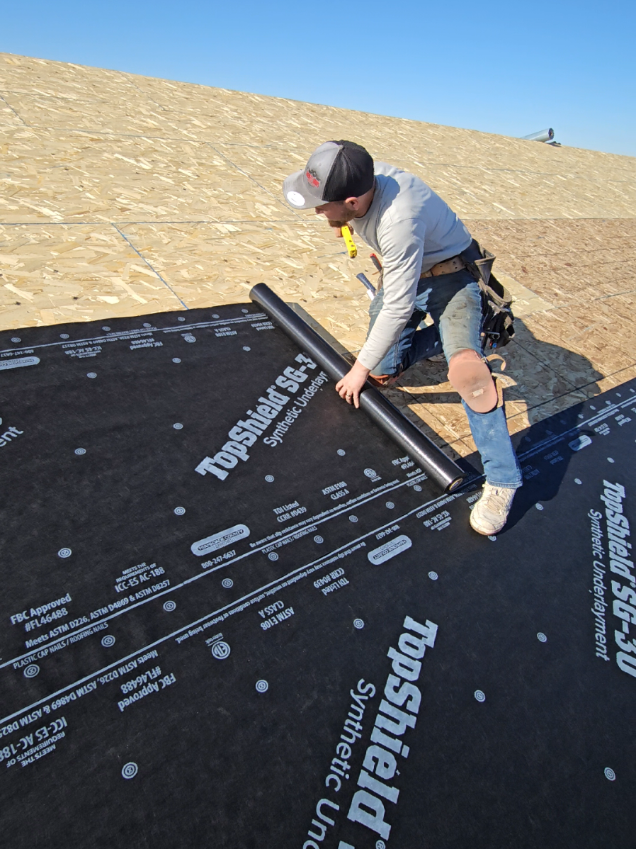 running tar paper  #roofing #roofer #ruferos #satisfying #fyp 