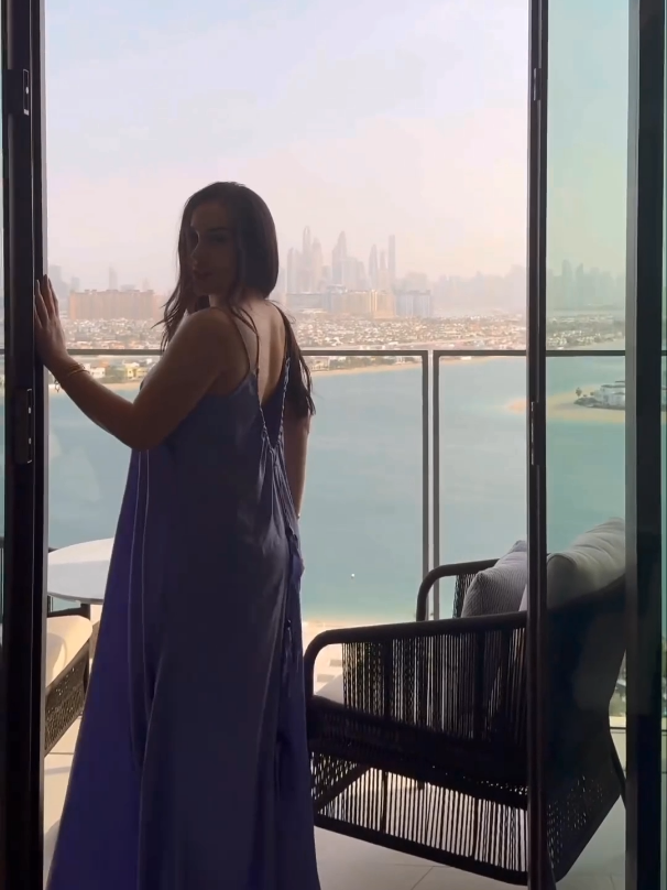 مرحباً عزيزتي دبي، أنا هنا 💋🇦🇪👋🏻 #MadinaAknazarova #fyp #таджикистан🇹🇯 #dubai #tajikistan🇹🇯 