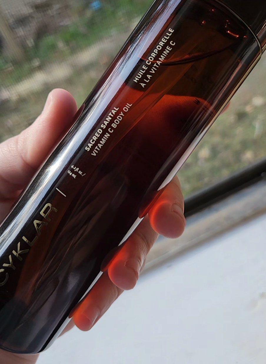 @CYKLAR #scentlayering #bodyoilglow #luxurybodycare #vitamincbodyoil #cyklarbodyoil 