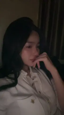 Áp lực công việc, áp lực gia đình, áp lực mọi thứ xung quanh, có những thứ trong tay cũng không giữ được..vô dụng!