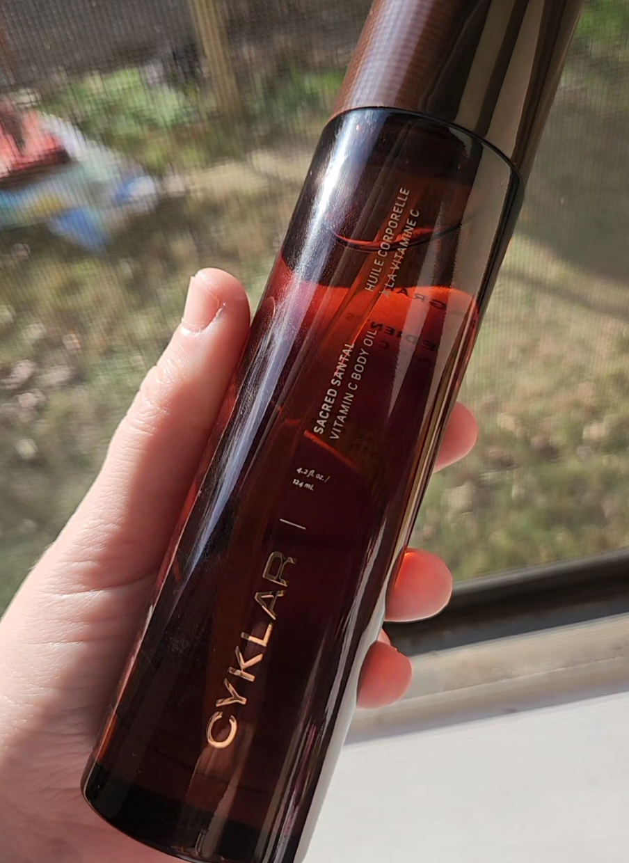 @CYKLAR #cyklarbodyoil #vitamincbodyoil #luxurybodycare #bodyoilglow #scentlayering 