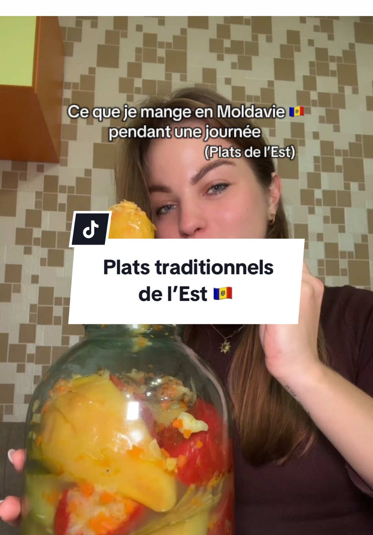 Aujourd’hui on a mangé beaucoup de soupes 😂  #francetiktok #easterneuropean #cultureshock #moldova #whatieatinaday 