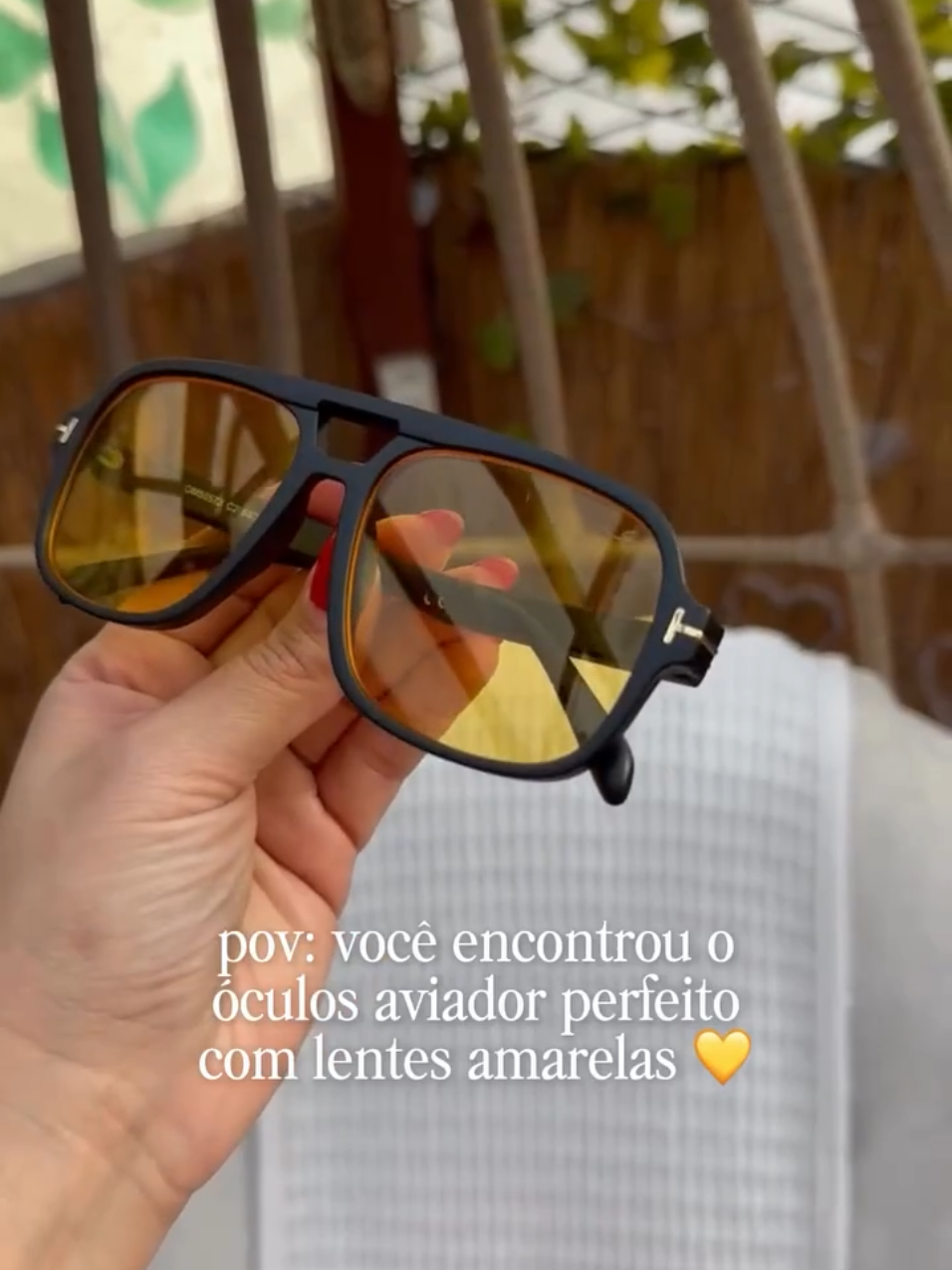 Óculos de sol retrô lente amarela sensação do momento. Bem baratinho. Link nos comentários 👇🏼