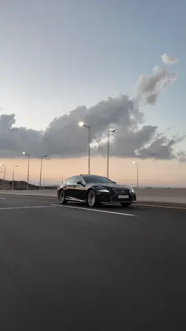 ماشاءالله تبارك الله مقطع بسيط لتغطية اليوم من تصوير حبيبنا @المصور نبراس📸.  #lexus #لكزس #ls350 #ls500 #الطايف @LexusKSA | لكزس السعودية  