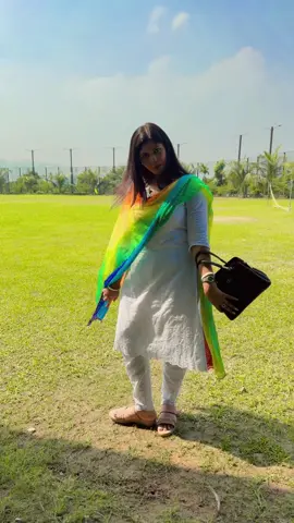 ছোট বেলায় যখন কেউ আপনাকে প্রশ্ন করতো,বড় হয়ে কি হবি...? আপনার উত্তর কি ছিলো...! 🌚