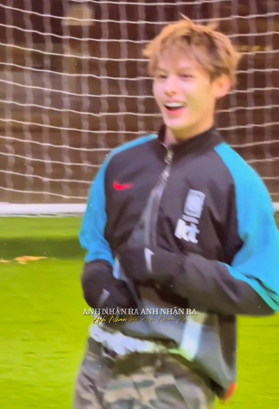 Không ghi bàn vào lưới, nhưng ghi điểm trong lòng các chị em 😘 #JAMES @CORTIS 