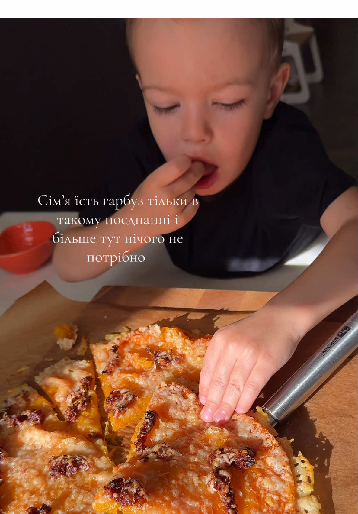Гарбуз + вялені томати + сир (краще пармезан) - моя дитина їсть гарбуз тільки в цьому поєднанні, це А ще дуже легко, ми зʼїли піцу з цілого гарбуза на обід і було мало збережіть собі і спробуйте! Чекатиму в себе на сторінці - в мене 30+ оригінальних рецептів з гарбуза і купа інших #гарбуз #pumkinrecipes #pumpkin #healthyrecipes #рецептиукраїнською 