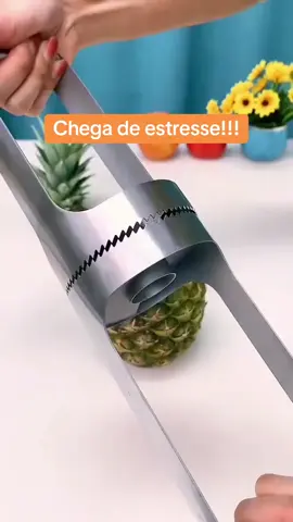 O Fatiador e Descascador de Abacaxi deixa tudo rápido, prático e sem bagunça! Eu amei essa facilidade! Garanta o seu agora! #CozinhaPrática #FatiadorDeAbacaxi #FacilidadeNaCozinha #DicaDoDia 