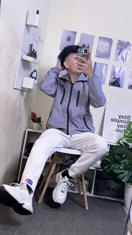 Sumpah ini cakepp bgt looknya woyylahh🫵🏻😭😭😭#fashiontiktok #outfitideas #jaket #jaketparasut #jaketpria 