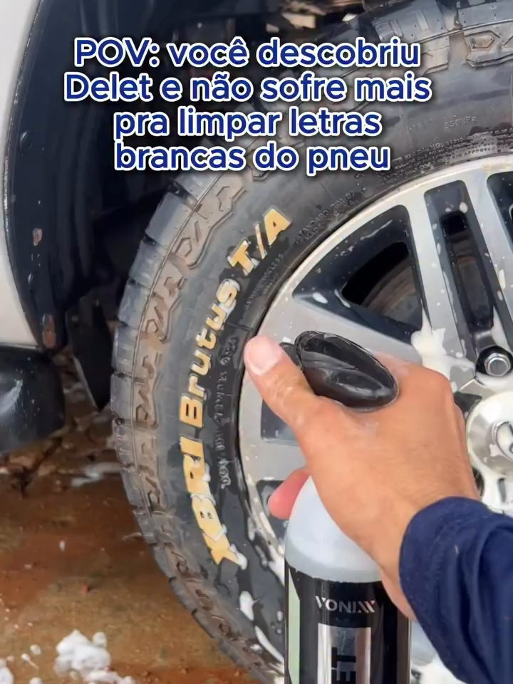 Depois do Delet, não tem mais sofrimento pra limpar as letras brancas do pneu! Já usou Delet aí?! 🚀👇