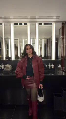 My favourite lip combo ever @Ahood Beauty  محدد ايمي بينك وحمرة its giving  #عهود_بيوتي #شيخه_العنزي #london 