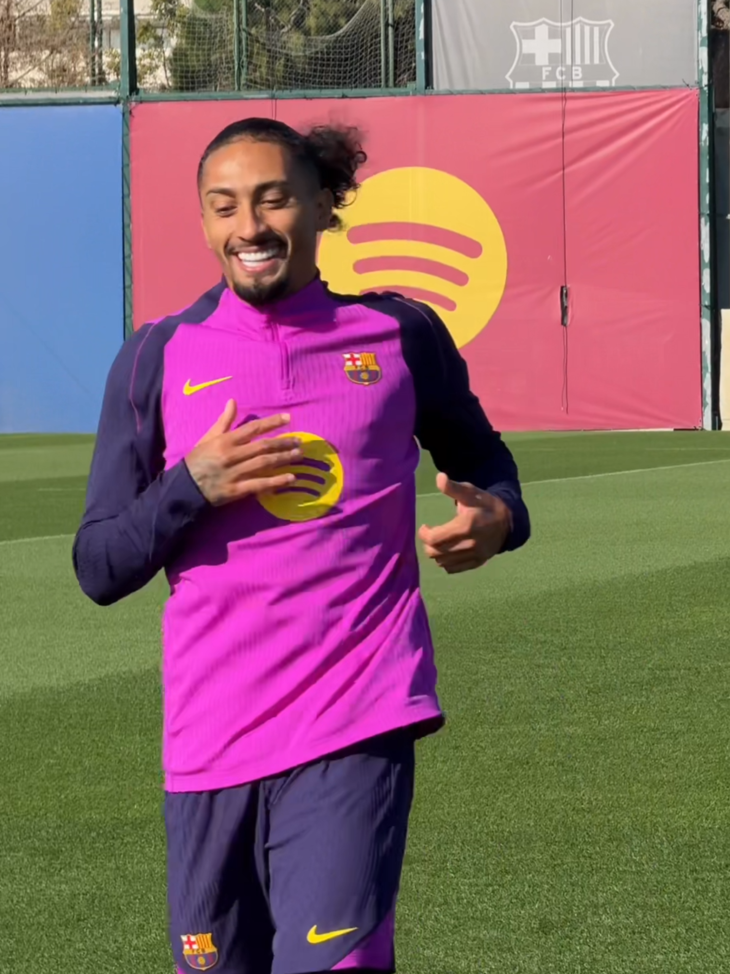 Let's keep working, Rapha! 💪🇧🇷 #fcbarcelona #barçaontiktok #barcelona #SpotifyCampNou #Raphinha