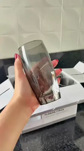 Conjunto de 6 copos  de vidro cinza com design florido. Elegância, qualidade e charme para suas bebidas diárias.” #copos #utilidadesdomesticas #mesapostanatal #shopee 