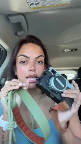 I carry cameras everywhere, specially now that I got a new one, so I love having these 2 straps!📸 #camera #cameratech #Tech #accessories 