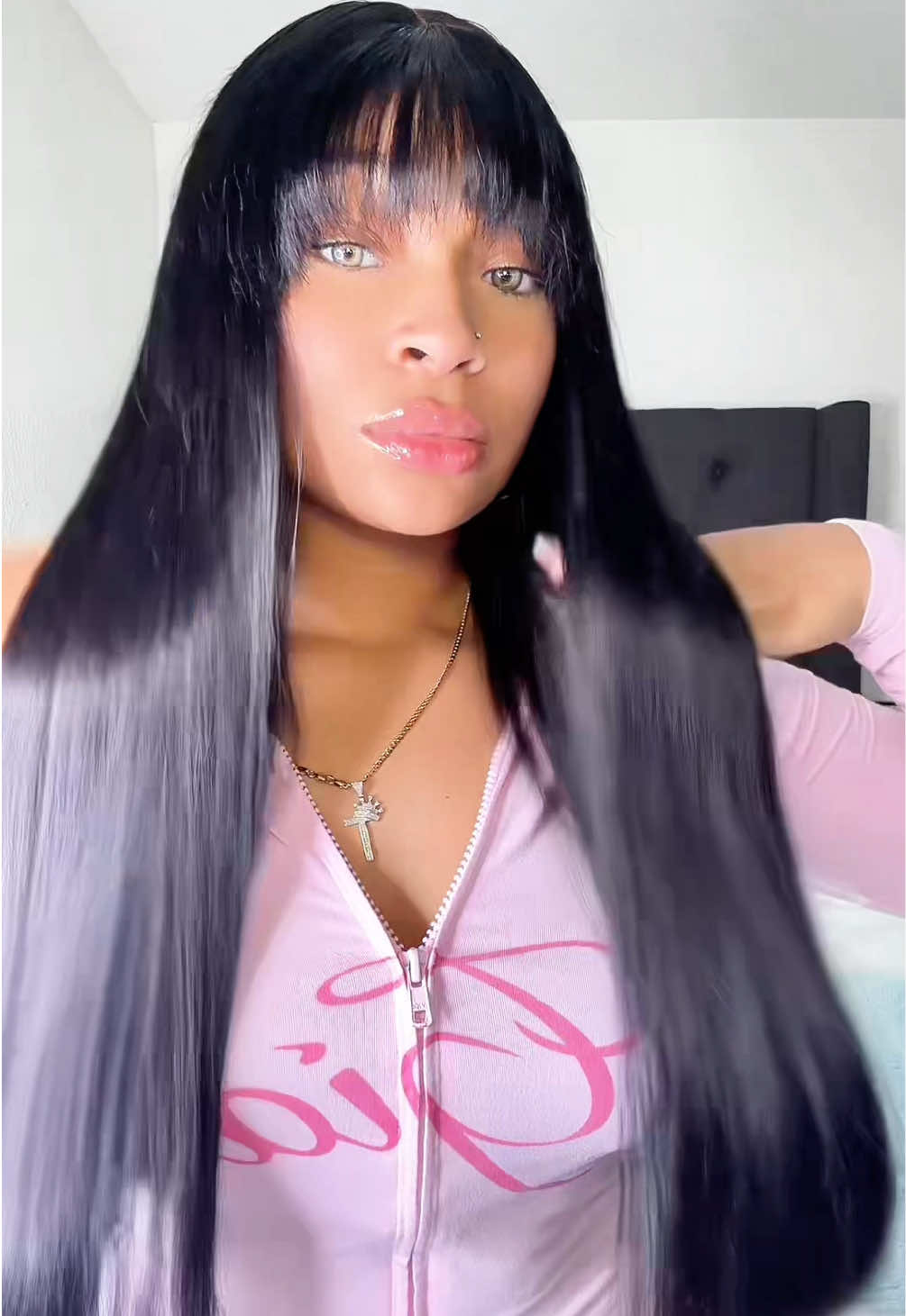 Part 1/2: I love this hair😭😍😍 Wig from @Cheetah Beauty Hair Shop Click the orange shopping cart for the product link 💖 #cheetahbeautyhair #gluelesswig #blackfridaydeals #tiktokshopblackfriday #bangs 