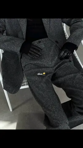 #womansuit #winterfashion #blackoutfit #fypシ゚ #elegant 