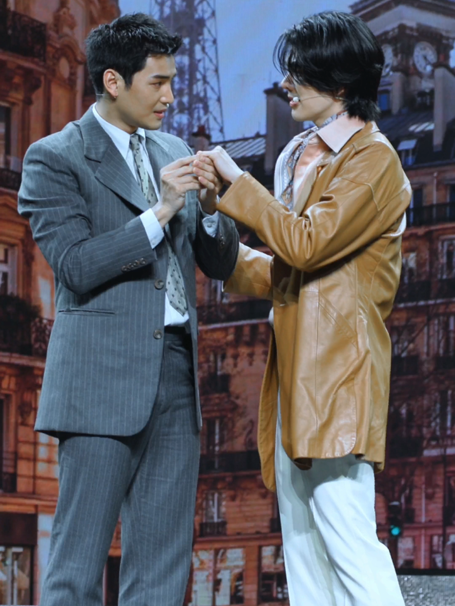 251115 SHINE BKK FANCON: Sweet Kiss😘 @Apo555 @MilePhakphum  #mileapo #shinetheseries #milephakphum #aponattawin #beoncloud 