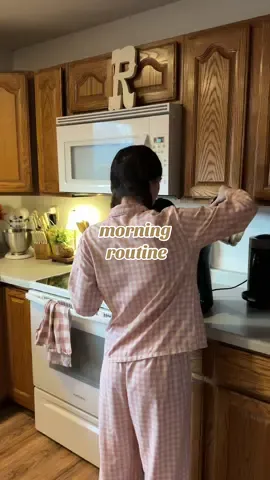 Happy Tuesday ✨ Keeping it pretty low-key today my body feels like it’s fighting something off. For the last 3–4 years I’ve ended up sick right around Thanksgiving, and I swear the holiday stress doesn’t help 😅 Even when I try to soak up the season, my immune system taps out. So this year I’m taking extra precautions, staying on top of my vitamins + supplements, and doing everything I can to stay healthy through the holidays 🤍 #morningroutine #morningroutinewithkids #toddlermorningroutine #MomsofTikTok #momlife moms of TikTok morning, routine morning, routine with kids morning routine before school drop off morning routine before school toddler morning routine 