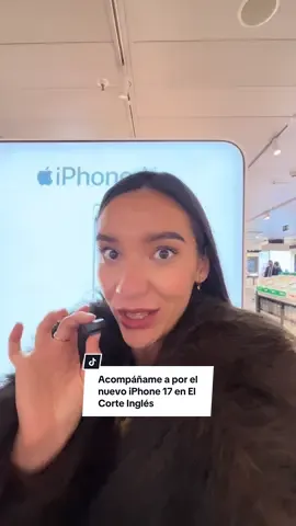 Ya sé que en muchos Corte Inglés está agotado, pero tuve la suerte de conseguirlo. Me lo reservaron en La Castellana y no puedo estar más feliz 😭💙 Llevaba 4 años con el iPhone 13 y la diferencia es abismal.#iphone17 #nuevoiphone #elcorteingles #apple2025 #movilnuevo 