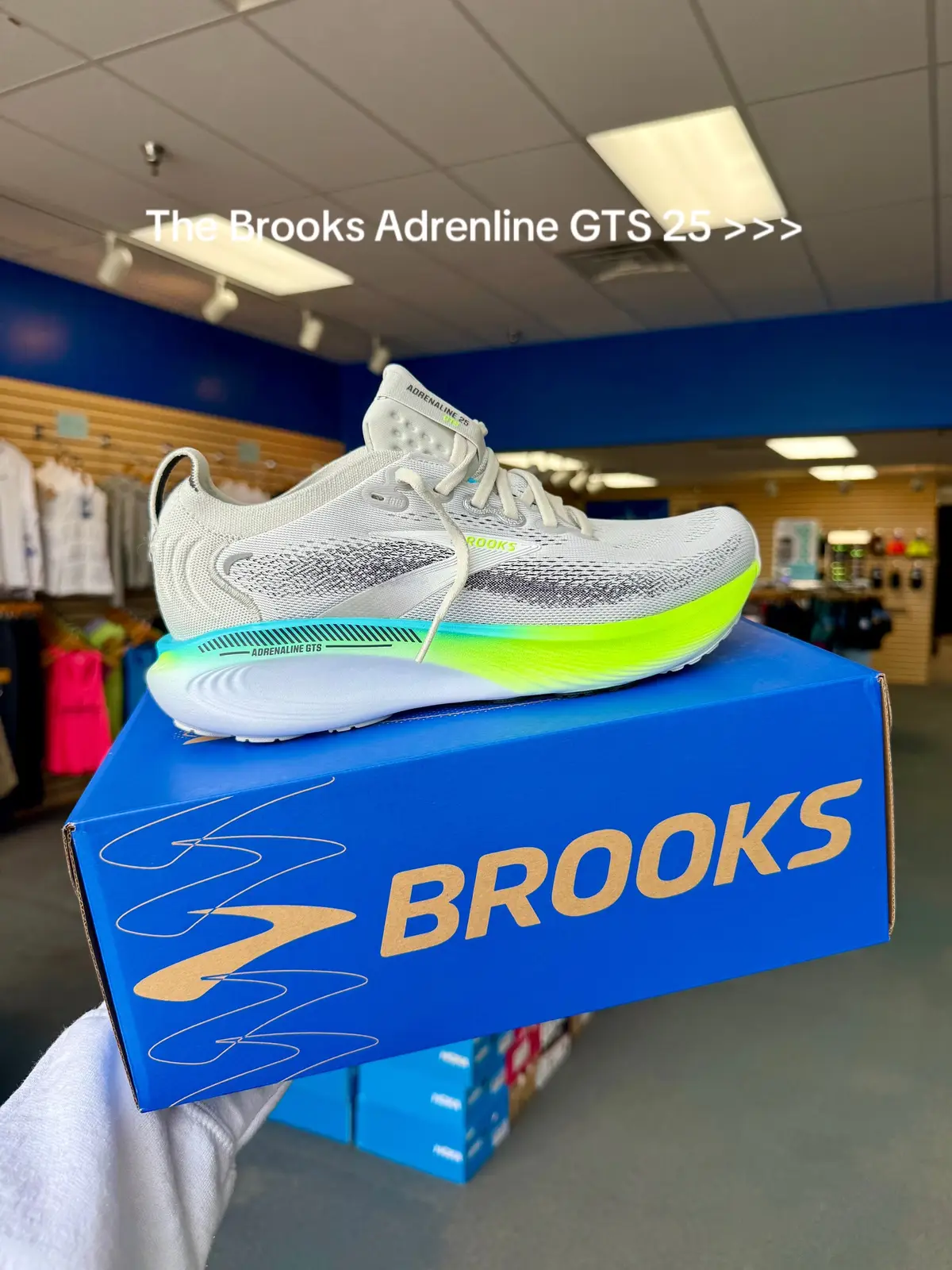 This shoe is giving us the chills!! 🥶 Check it out at Running Wild in Quincy, IL! #RunningWildQuincy #RunHappy #Brooks 
