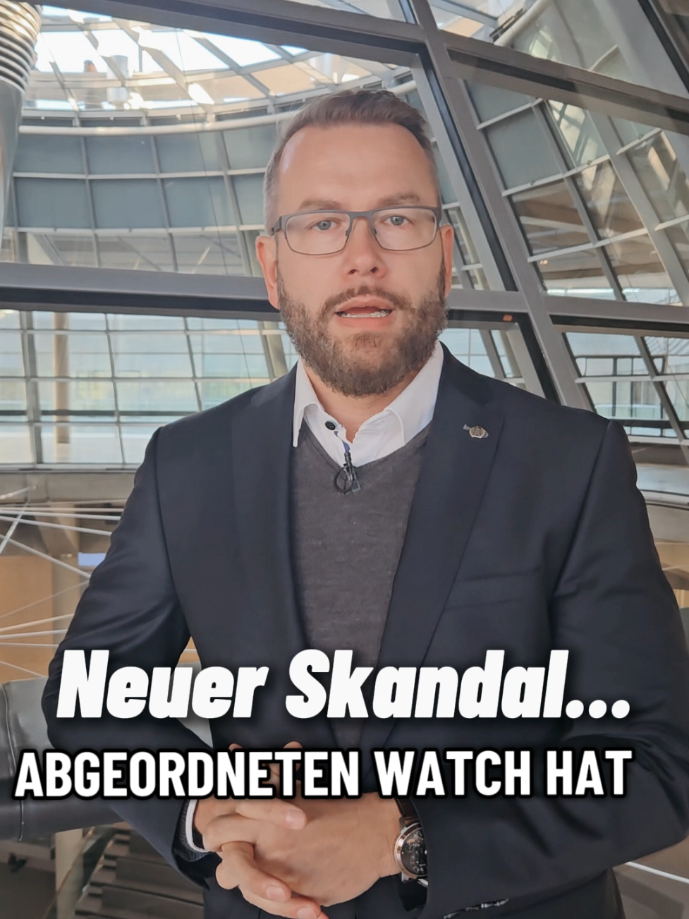 Ist die Politik korrupt?  Wer lässt sich beeinflussen von Firmen?  Sollten Spenden OK sein von Firmen, über deren Aufträge man entscheidet? Abgeordnetenwatch hat da was aufgedeckt. Für mich ein Skandal.  Was meint ihr?  Bundestag Landtag Parlament Demokratie Lobbycontrol AfD CDU SPD  #lobbycontrol #abgeordnetenwatch #rüstung #korruption 