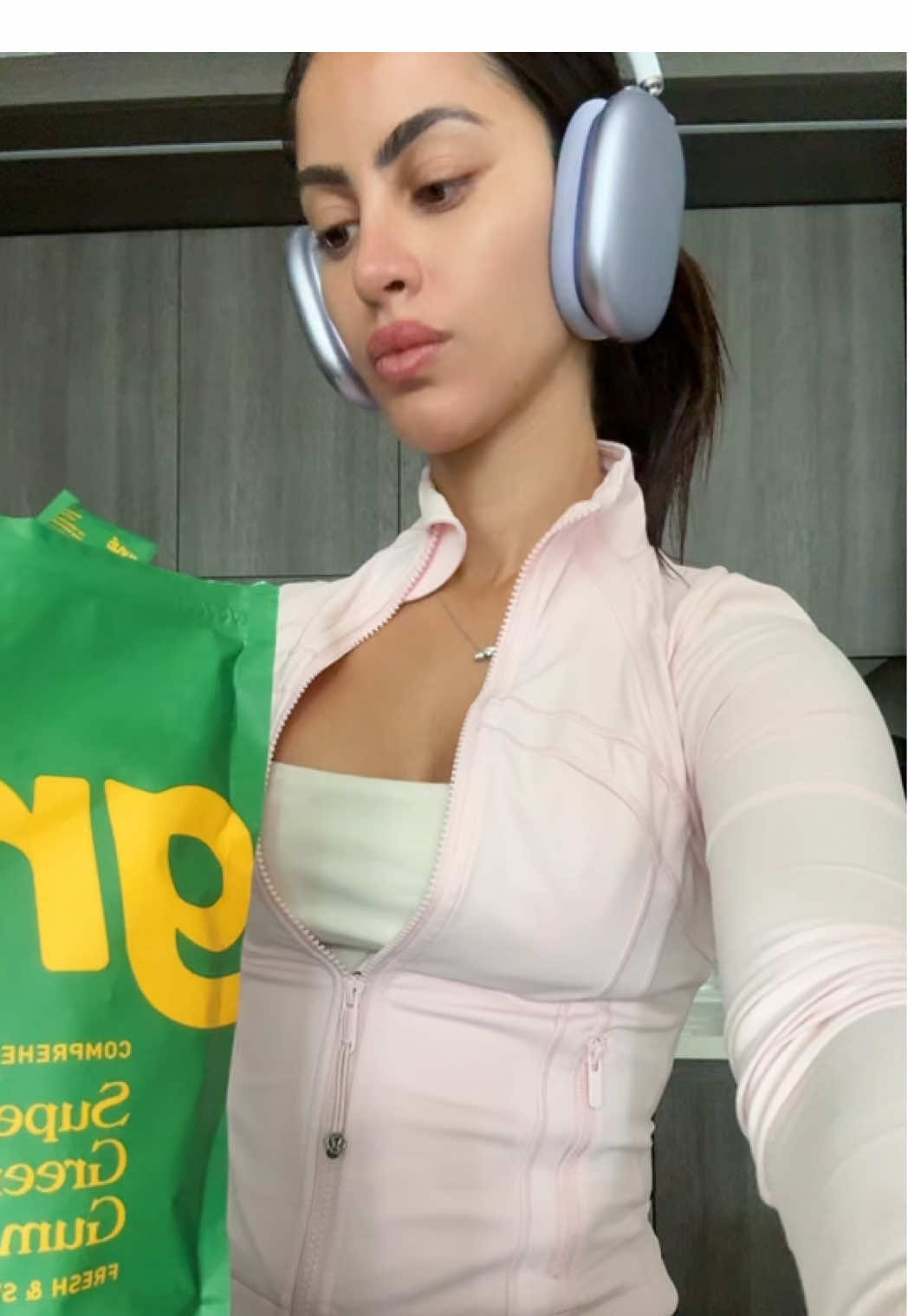 Not drinking green juice when I can chew it 💚 Better energy, better skin, better mood — all from @Grüns gummies. #GrünsPartner