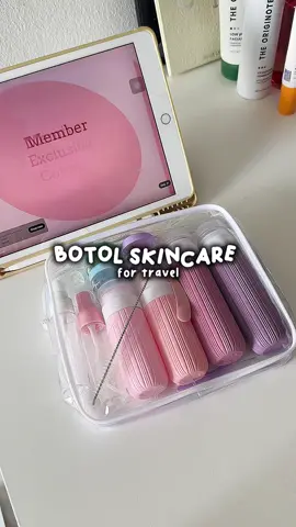 comel gils colour dia, nak guna pun sayanggggg 😭😭🥹 #siliconebottle #travelessentials #botoltravel #travelaesthetic #flighttips 