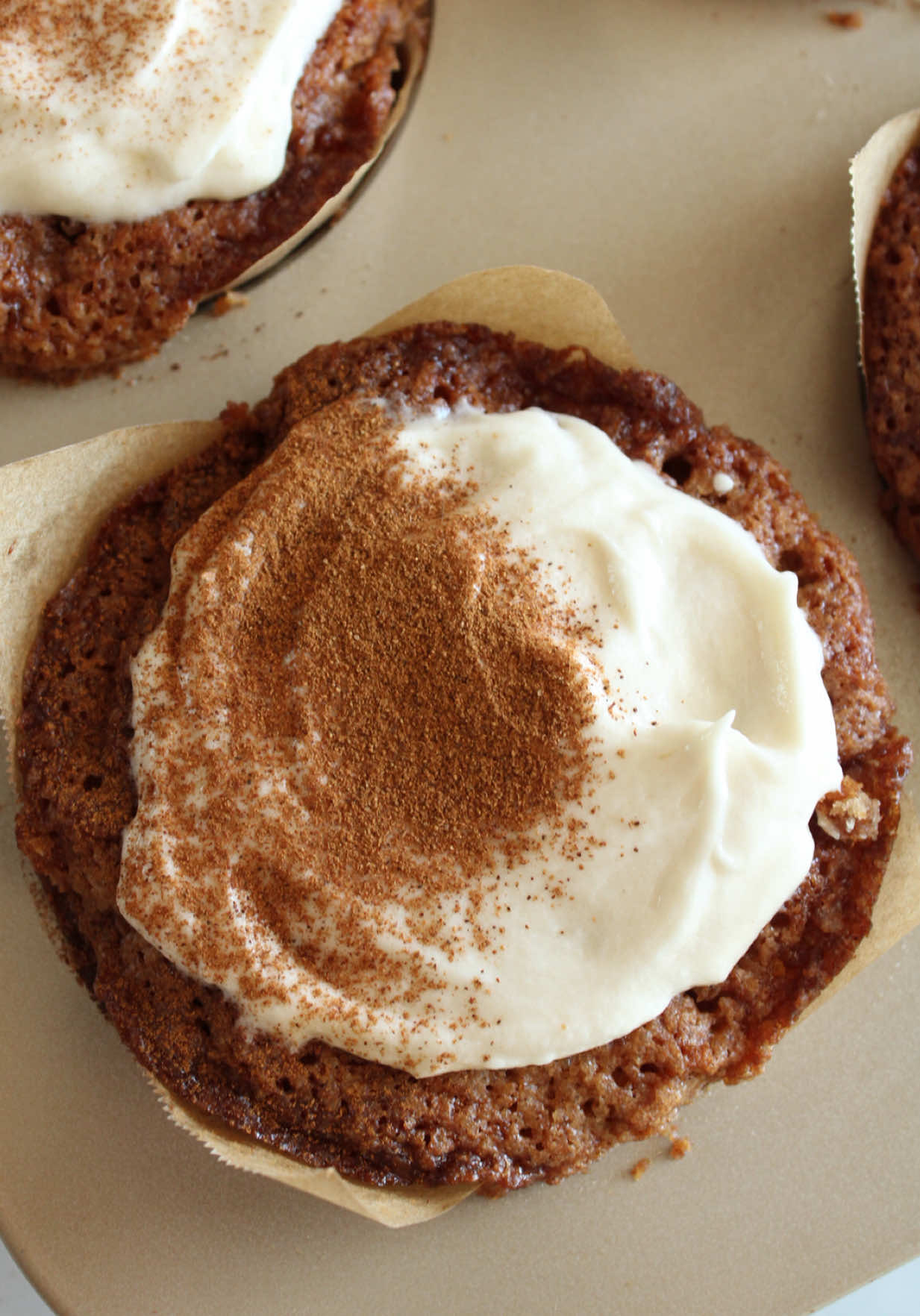 Cinnamon roll muffins filled with creamy Philadelphia and topped with a buttery cinnamon–sugar crust. Soft, warm, and absolutely irresistible. 🤎  ✨Recipe will be up later this week.✨ #muffins #cinnamonroll #EasyRecipe #bakingtiktok #CapCut 