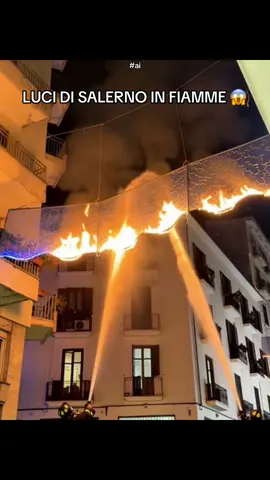 Incendio alle luci d’artista di Salerno 😱🔥 #ai #grok #salerno #lucidartistasalerno #incendio 