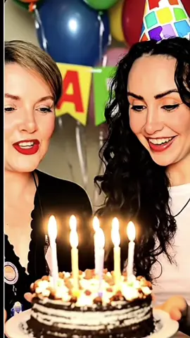 @Alisha Daya  😇😈 muchas felicidades , pasa un día increíble , abrazos 🤗 #loaprendideti #duoamigas #amigosxsiempre🎭🏆🎭 