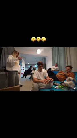 Bravo 🤣🤣 @Bisoi Petrut @M I H A E L A✨ @andreimocioiu #fyp #foryoupage❤️❤️ #viral #bisoi #trendiing 