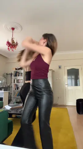 @Eda’ha daha? Yapıyoruz bu sporu #dance #twins #kesfetteyiz #keşfet #fyp 