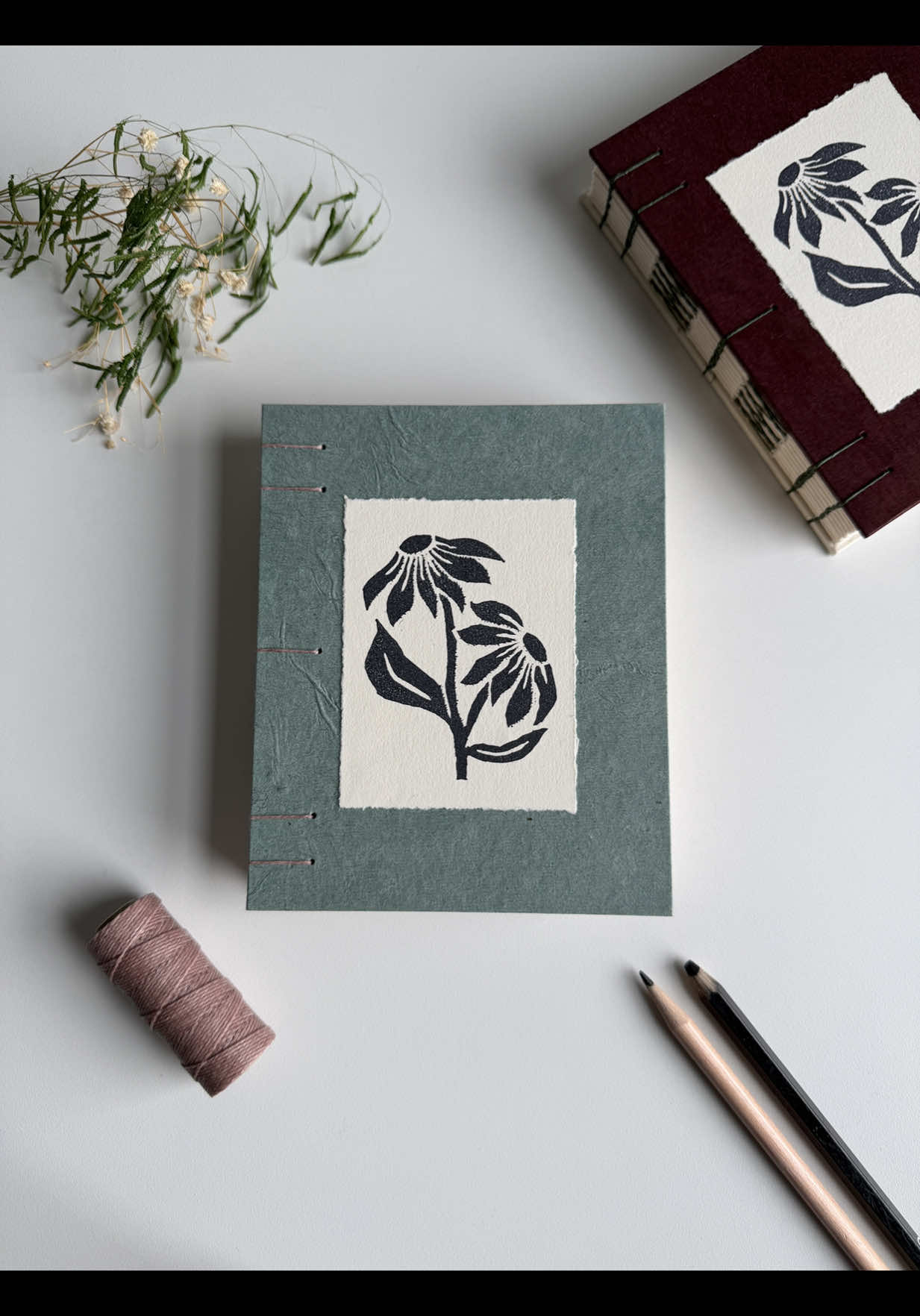 sewing a sketchbook 🪡🧵📖