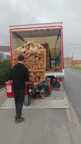 Livraison de box de bois de chauffage ultra sec près de Hazebrouck - paiement à la livraison  #livraison #nord #bois 