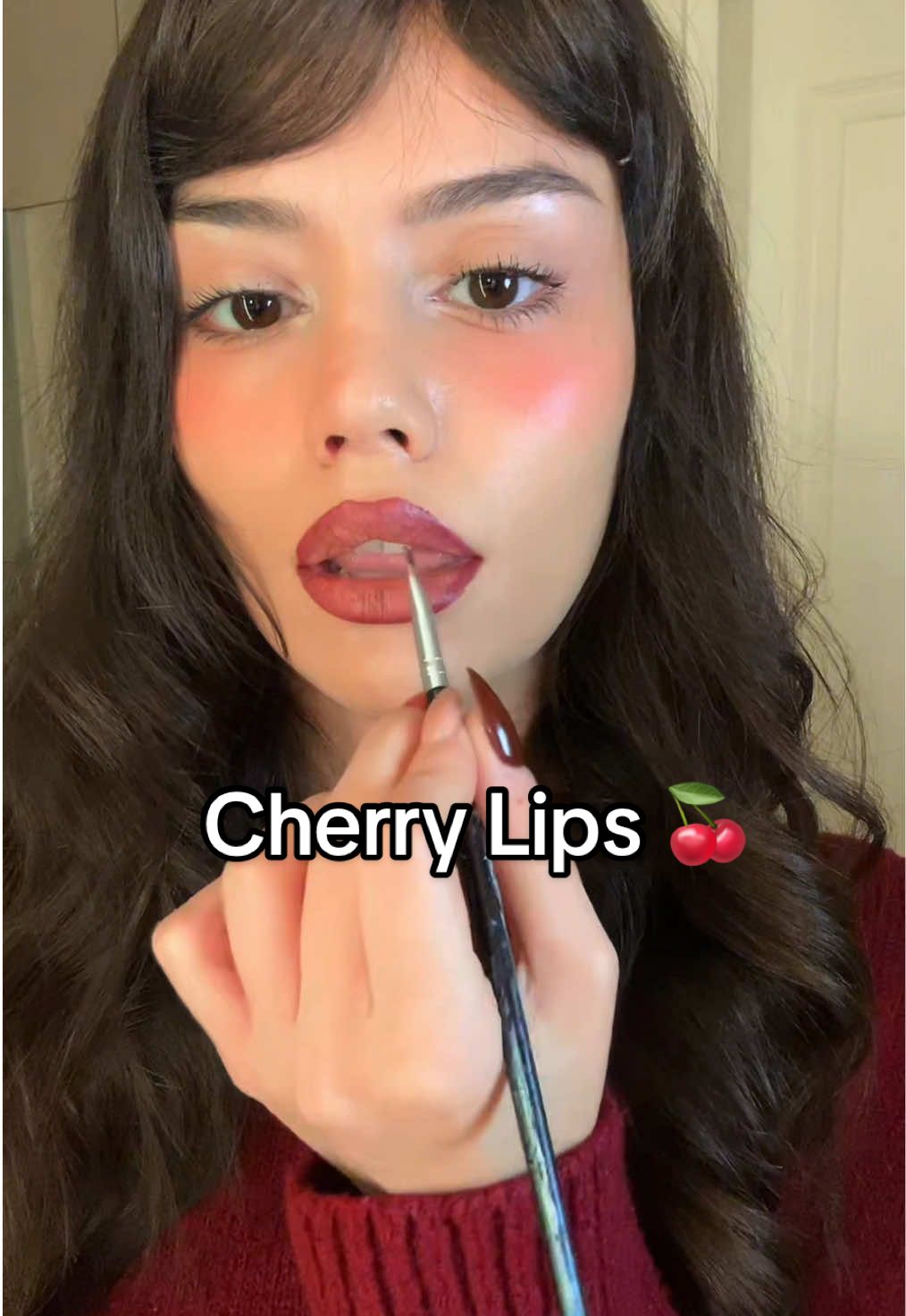 Kırmızı giyince bu komboyu yapmadan duramayan tek ben olamam değil mi 🙂‍↕️🍒 reklam yok #makeup #makeuptutorials #makeuplips #makeupfyp #fyp 