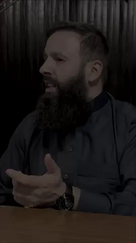 أب صيني يقطع اصبع أبنه لانه يصلي نسأل الله العافيه💔#vairal 