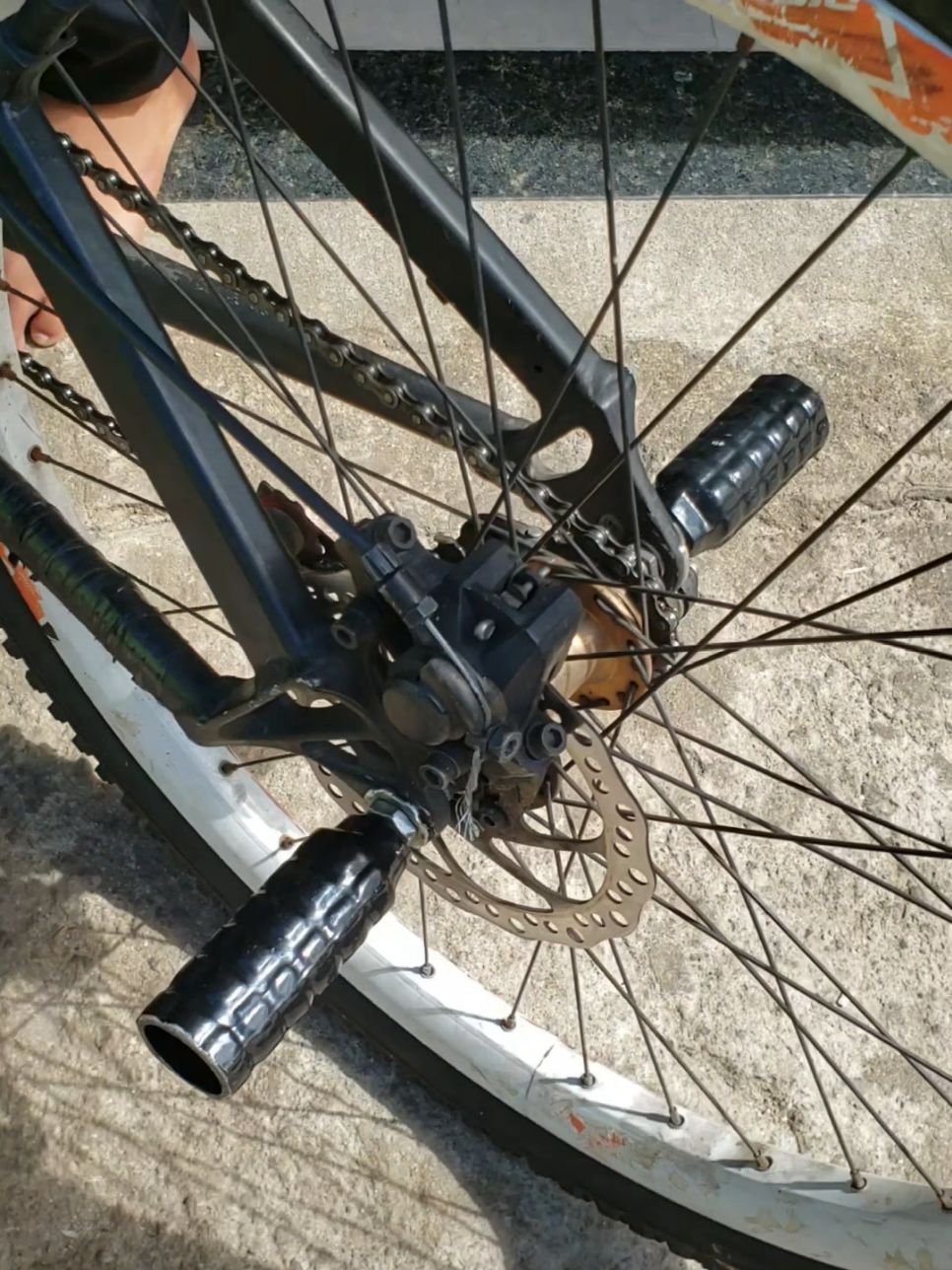 Apoio pezinho pedaleira para bicicleta  #pezinhodebicicleta #pecasdebicicleta #pedaleira #tiktokshop #bicicleta 