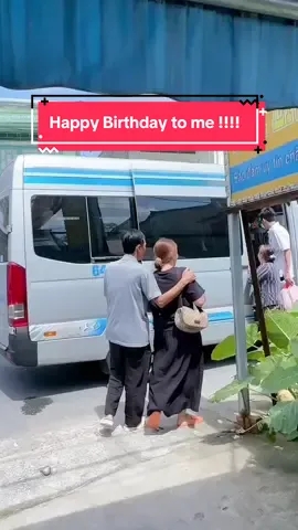 Điều quý giá nhất của mình là mỗi ngày còn nghe tiếng Cha Mẹ mặc dù chỉ qua điện thoại. Xin lỗi mọi người  vì đã post clip này vào ngày đặc biệt này nhưng mình biết ngày này 38 năm trước Mẹ đã xé thịt sinh ra mình. Cho nên không có Cha Mẹ sẽ không có con ngày hôm nay. Trân trọng và biết ơn  #camonmeyeu #thanhkimlanjewelry #happybirthday #happyholidays #transwiss 