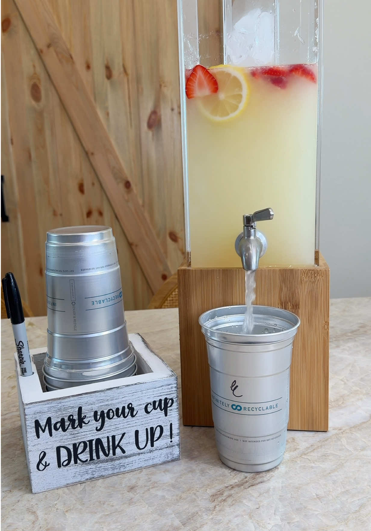 🔗In Bio! Drink Dispenser with integrated ice core to keep your drinks cold without watering them down 🙌💛 #amazonhome #hostingmusthaves #host #drinkdispenser #amazonfinds2025 