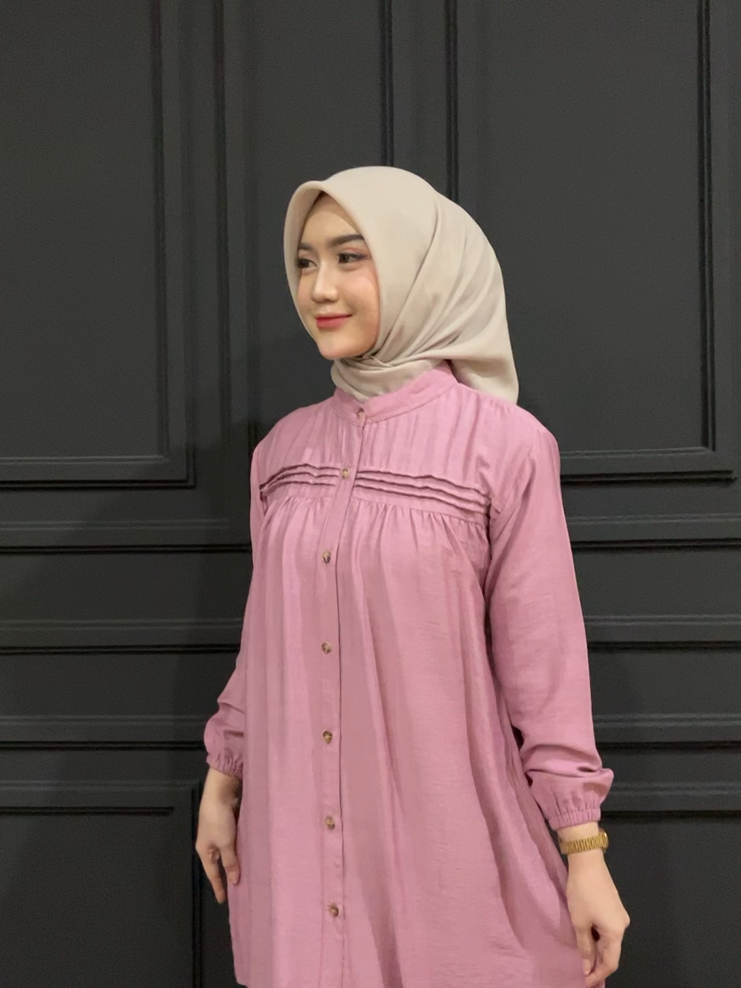 Tunik Desain trendy & kekinian, ikuti trend fashion terbaru. #Tunik #Blouse #Outfitmuslimah #fyp #Promo #tunikkekinian #atasanwanita #foryou