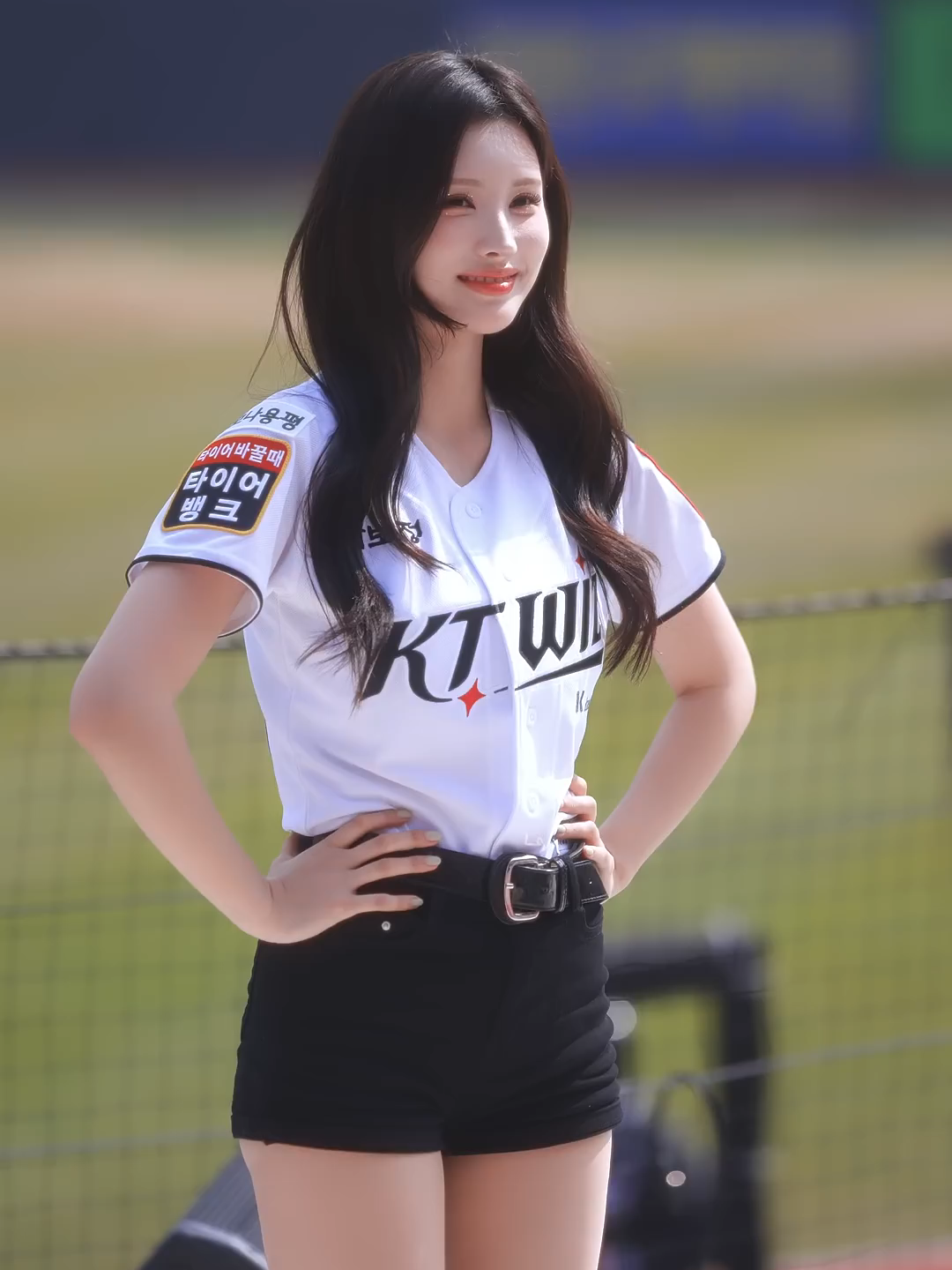 김정원 치어리더의 첫 '뜸들이다' 동작 시범