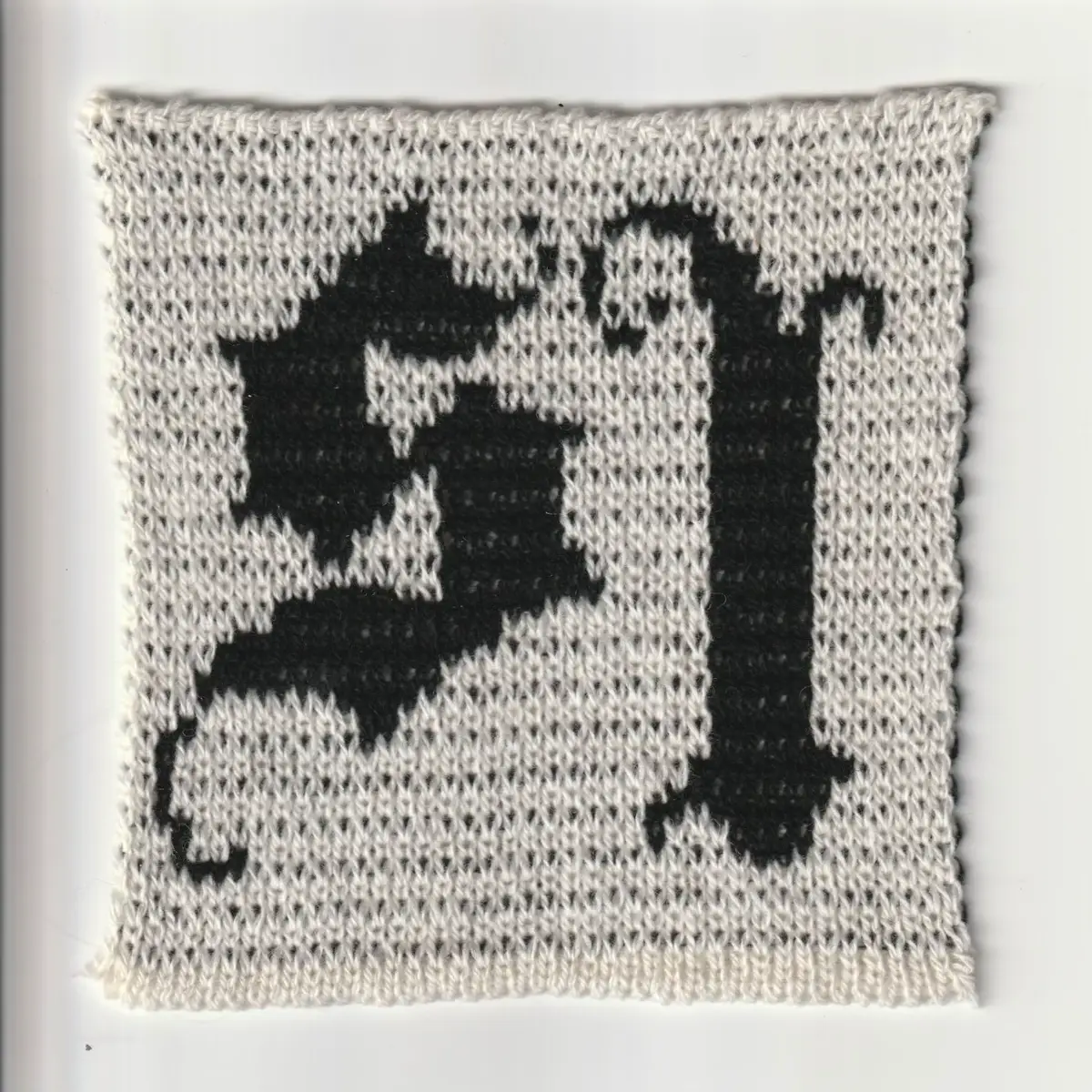 #knitting #knittingmachine #jacquard #textile #handmade 