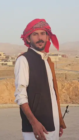 لا تلوم الجاهل لاجهل قدرك..الأعمى مايثمن الجوهوره لو لمسها. ✌️🦅